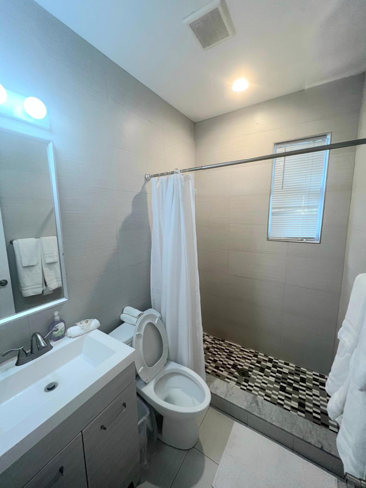 The Pearl Beachside Apartments On Hollywood Beach Room photo